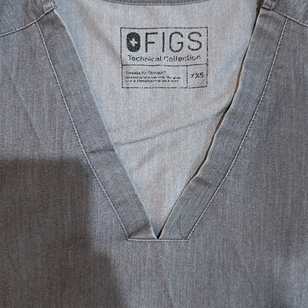 FIGS scrub set, gently used, great condition! Size XXS top and bottom. - Picture 3 of 5